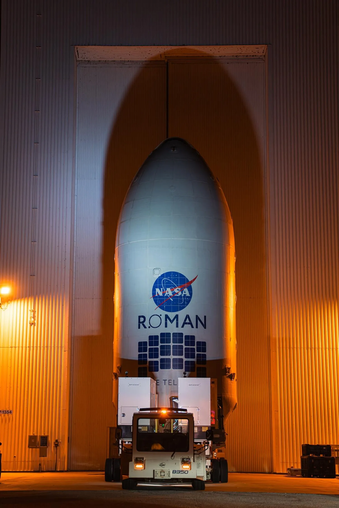 O Telescópio Espacial Nancy Grace Roman da NASA foi lançado com sucesso ontem, 30 de agosto de 2026, a bordo de um foguete Falcon Heavy da SpaceX, partindo do Centro Espacial Kennedy, na Flórida.O observatório está agora viajando sozinho em direção ao seu destino final no Ponto de Lagrange 2 (L2), localizado a cerca de 1,6 milhão de quilômetros da Terra. Esta missão de alta tecnologia, orçada em US$ 4,3 bilhões, foi projetada para revolucionar nossa compreensão do cosmos.